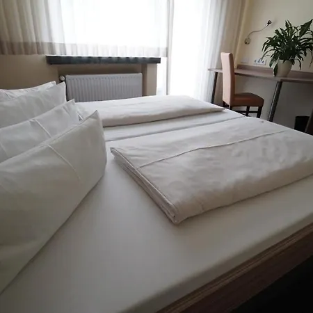 Zur Heide 3*
