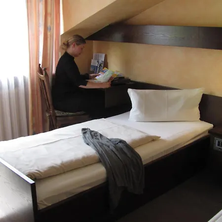 Zur Heide 3*